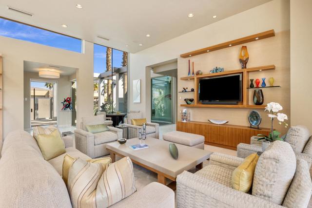 28 Sun Ridge Circle, Rancho Mirage CA: https://media.crmls.org/mediaz/d5771680-a944-4149-87cf-5969b12e79f9.jpg