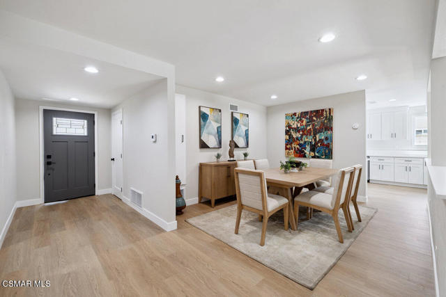 5704 Katherine Street, Simi Valley CA: https://media.crmls.org/mediaz/d5774b77-8f10-483c-be99-d2a138529099.jpg