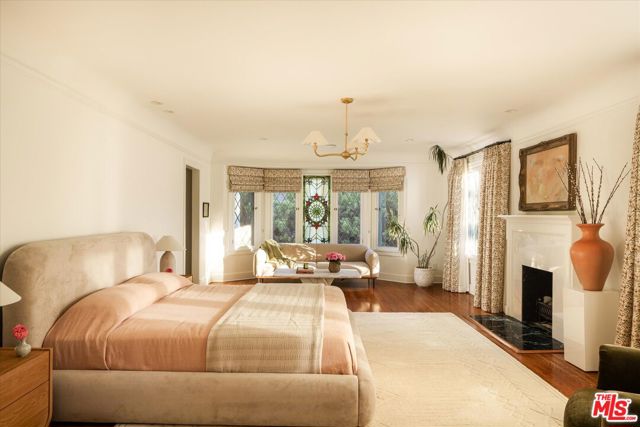 322 Lorraine Boulevard, Los Angeles CA: https://media.crmls.org/mediaz/d5776514-bef6-4051-b91b-483f48621963.jpg