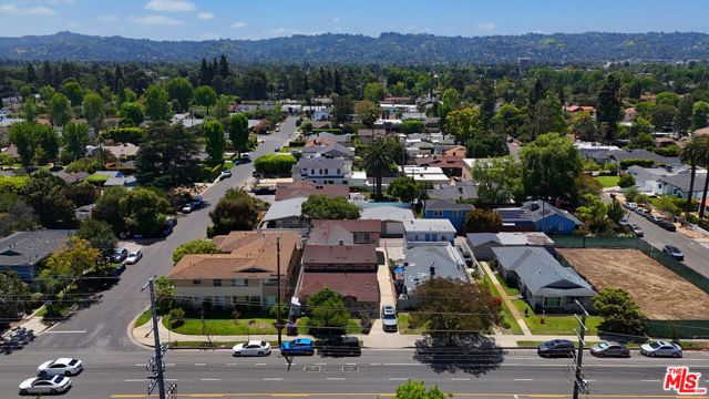 13444 Burbank Boulevard, Sherman Oaks CA: https://media.crmls.org/mediaz/d5776f7a-a6df-4438-96f4-74128482f30d.jpg