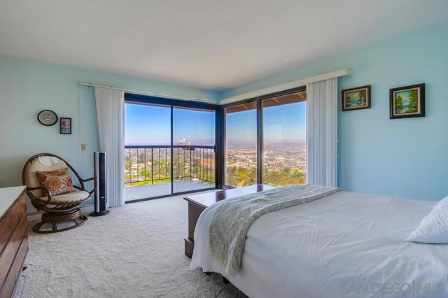 4742 Mount Helix Drive, La Mesa CA: https://media.crmls.org/mediaz/d5779aa0-5ff6-4110-891e-7213ac77a7b6.jpg