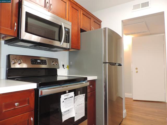 470 N Civic Dr., Walnut Creek CA: https://media.crmls.org/mediaz/d577c482-48cc-49e0-bd83-13ab6a623fd9.jpg