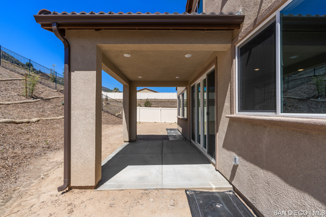 15221 DAWNING CT, Lake Elsinore CA: https://media.crmls.org/mediaz/d577f026-0bf7-4930-8c38-369877588429.jpg