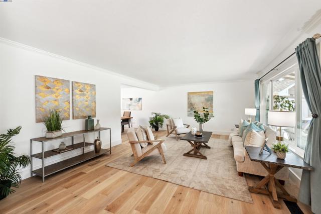 4839 Merganser Ct, Pleasanton CA: https://media.crmls.org/mediaz/d5781d92-b981-4858-9344-fe218270e8f2.jpg