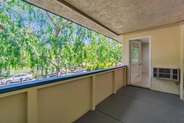 1731 Ellis St, Concord CA: https://media.crmls.org/mediaz/d578c7a1-68ff-4d18-b98d-b09d52e8d98f.jpg