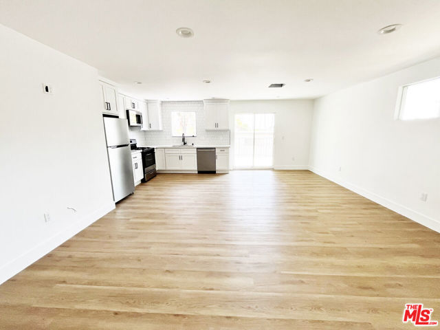 4180 Marlton Avenue, Los Angeles CA: https://media.crmls.org/mediaz/d57a6b91-cf78-4c40-9787-c0d94b4a7996.jpg