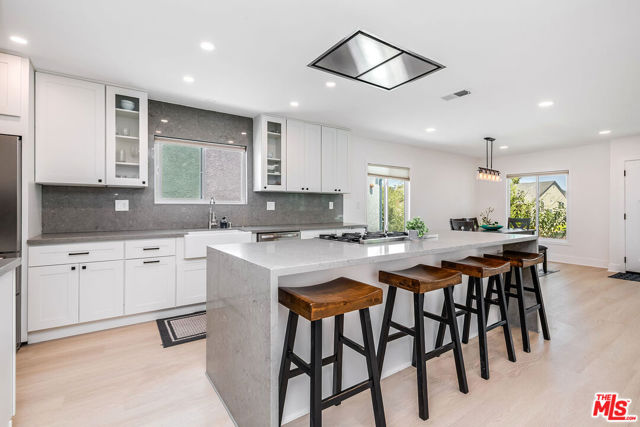 11415 Mcdonald Street, Culver City CA: https://media.crmls.org/mediaz/d57aab5b-a3e5-4025-95f4-c49a3673d8ae.jpg