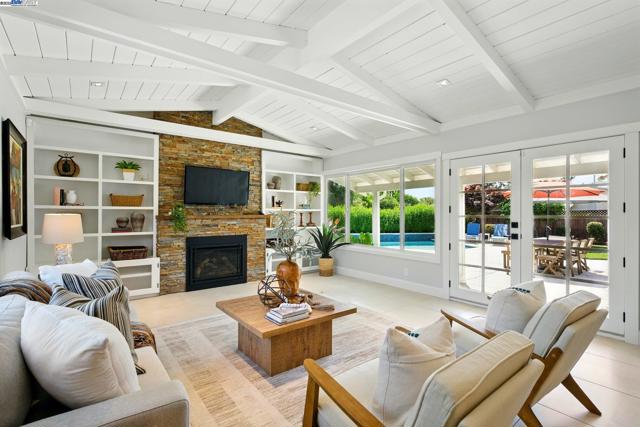 9658 Broadmoor Dr, San Ramon CA: https://media.crmls.org/mediaz/d57abd10-9904-4836-80d1-e2e7cf95980d.jpg