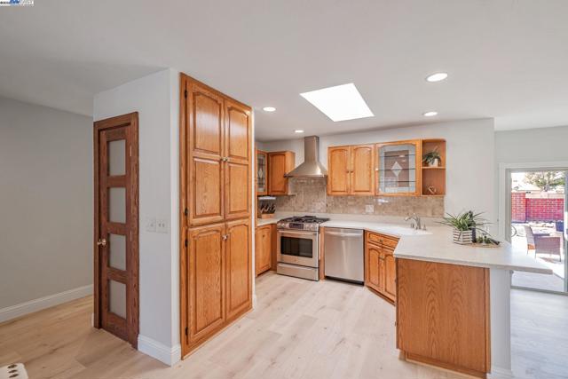 36339 Beech Pl, Newark CA: https://media.crmls.org/mediaz/d57be601-c902-4d66-a30a-98d390605188.jpg
