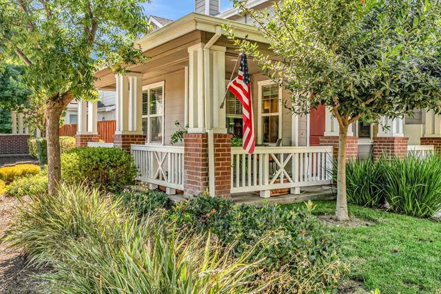 160 Sarafina Way, Gilroy CA: https://media.crmls.org/mediaz/d57c1449-1f4c-4862-9a44-9d814f0d504e.jpg