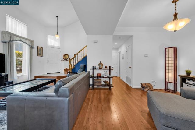 214 S Wildwood, Hercules CA: https://media.crmls.org/mediaz/d57d77a8-38c9-4c5a-87eb-ca7e016488e3.jpg