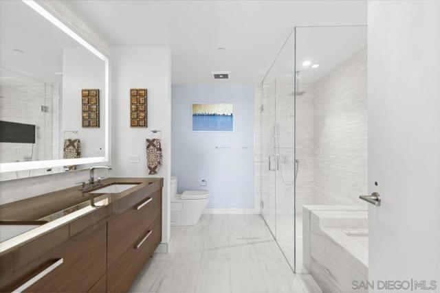 888 W E Street, San Diego CA: https://media.crmls.org/mediaz/d57e7dba-46d2-45e6-8598-ca34cf3154b9.jpg