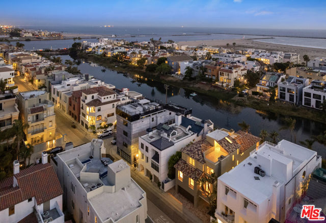 5105 Via Donte, Marina del Rey CA: https://media.crmls.org/mediaz/d57f1216-c921-4ab8-a200-4f995ec0df48.jpg