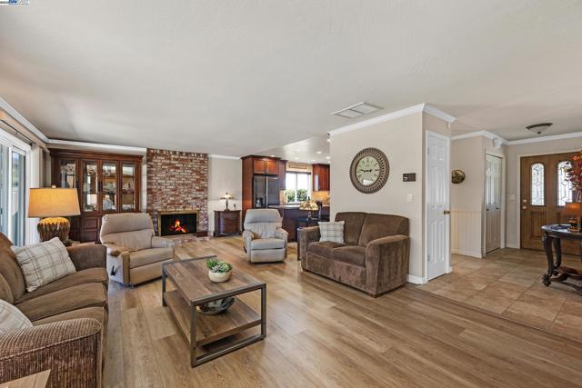 2611 Quail Ct., Union City CA: https://media.crmls.org/mediaz/d57f8567-ed9d-435e-ba00-ed18fcc04d43.jpg
