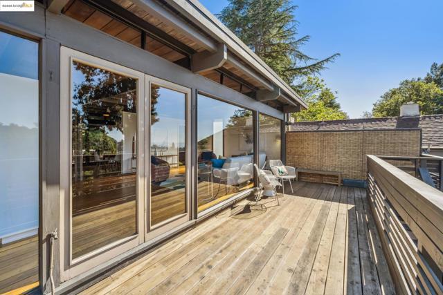 5855 Chelton Dr, Oakland CA: https://media.crmls.org/mediaz/d57fc60d-74f4-41df-a980-d9e079a0a81a.jpg