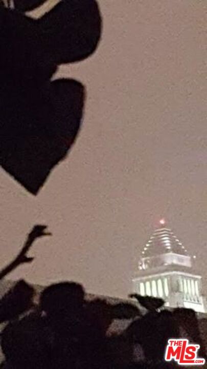 https://media.crmls.org/mediaz/d57feb5c-5d6a-4f93-b523-a89e6e813a13.jpg?preset=X-Large