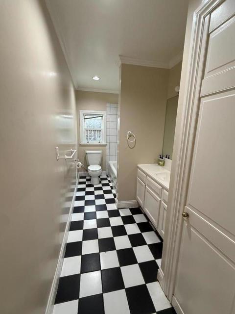 2326 Le Conte Avenue, Berkeley CA: https://media.crmls.org/mediaz/d5806658-9a0c-49a7-80d6-246bc39081a1.jpg