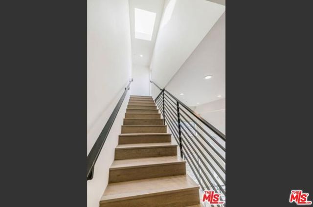 321 N Bixel Street, Los Angeles CA: https://media.crmls.org/mediaz/d5806ed4-dce5-492b-9b0c-6273d3b937dd.jpg