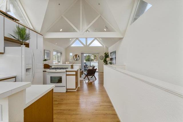 410 35th Avenue, Santa Cruz CA: https://media.crmls.org/mediaz/d580cde5-c053-45ae-b436-aadc7434bc1b.jpg