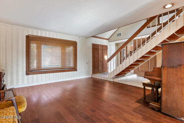 379 Greenway Avenue, Newbury Park CA: https://media.crmls.org/mediaz/d5810186-7eba-4aed-b724-b2986850c5b8.jpg