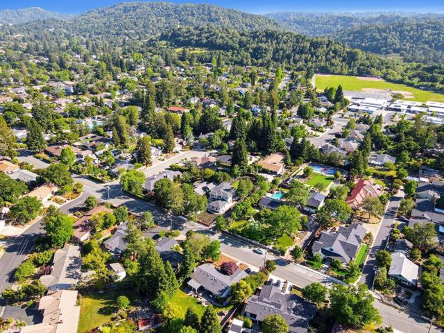1066 Larch Avenue, Moraga CA: https://media.crmls.org/mediaz/d58112ab-f827-460c-8ec2-d26fc295a398.jpg
