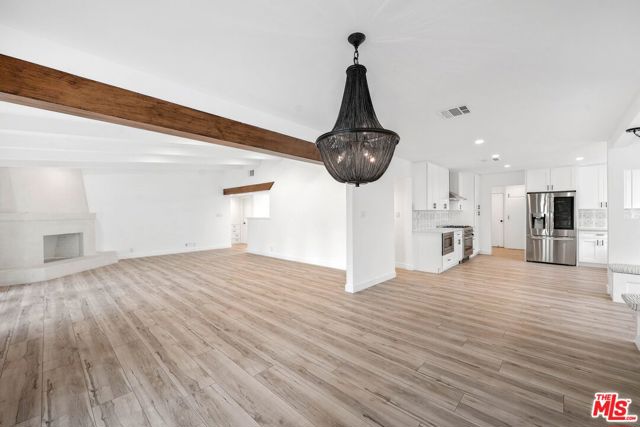 5614 Ponce Avenue, Woodland Hills CA: https://media.crmls.org/mediaz/d5818cbe-952d-43a0-9ba3-001bcfdd5626.jpg