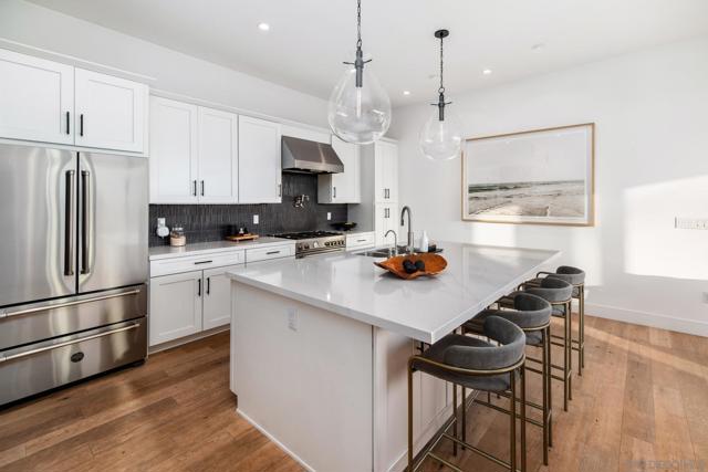 1041 Van Nuys St, San Diego CA: https://media.crmls.org/mediaz/d581eb13-5acf-433c-ae49-9e21c2a9cd83.jpg