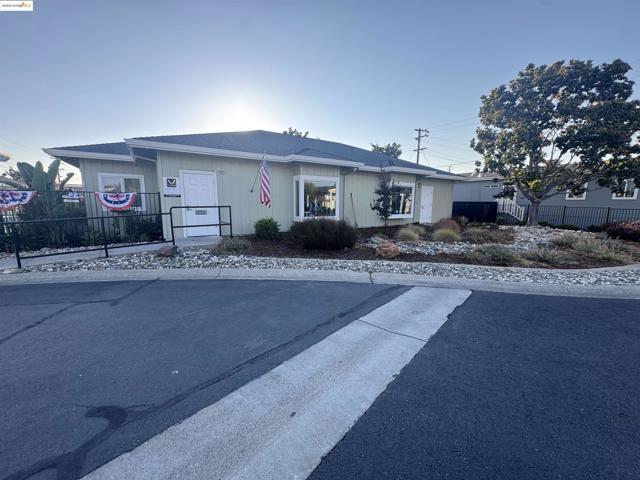 137 Zartop, Oakley CA: https://media.crmls.org/mediaz/d582227e-8cbc-44d1-8a5a-cb4889dd31c4.jpg