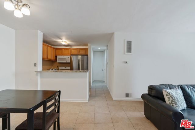 6505 GREEN VALLEY Circle, Culver City, California 90230, 2 Bedrooms Bedrooms, ,2 BathroomsBathrooms,Condominium,For Sale,GREEN VALLEY,24422901