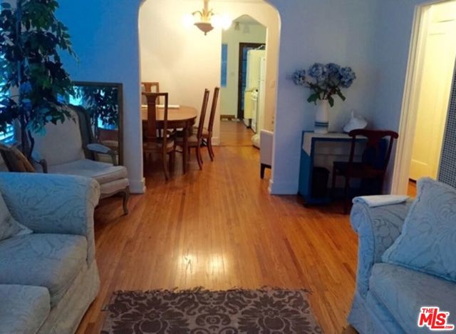 3754 Fredonia Drive, Los Angeles CA: https://media.crmls.org/mediaz/d582e968-ca63-4125-8705-970874076a33.jpg