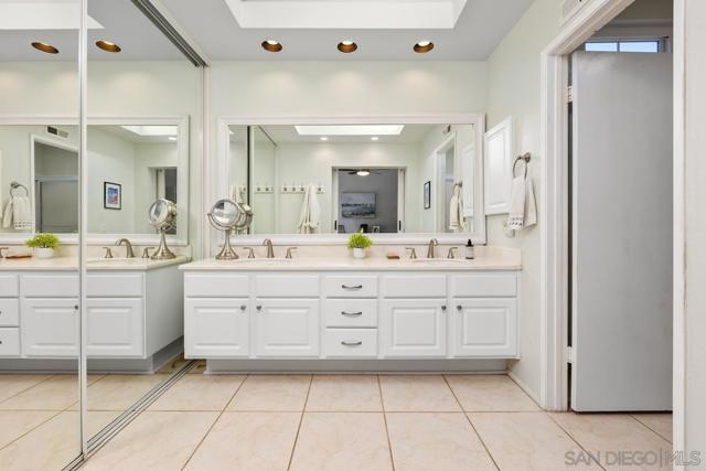 4475 Saint Andrews Place, Oceanside CA: https://media.crmls.org/mediaz/d582fc4d-7a89-4731-a165-ac2598694c8f.jpg