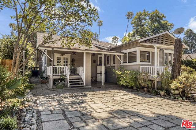 991 Palm Terrace, Pasadena CA: https://media.crmls.org/mediaz/d5833345-b895-440e-804c-85aa456f09d0.jpg