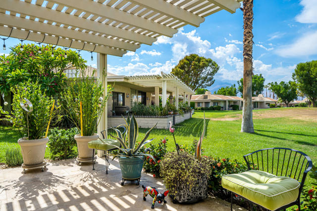 35983 Paseo Circulo E, Cathedral City CA: https://media.crmls.org/mediaz/d583c799-b6f3-4d96-8786-f1811b7fca84.jpg