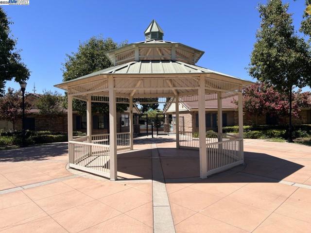 1178 Tropicana Ln, Brentwood CA: https://media.crmls.org/mediaz/d583ccde-6ea8-46ad-b715-8fb1b43bbc09.jpg