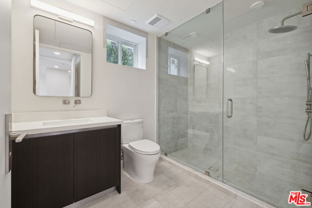 505 S Barrington Avenue, Los Angeles CA: https://media.crmls.org/mediaz/d5842514-c469-42ea-9542-1cca579fb6bc.jpg