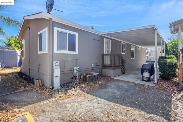 16711 Marsh Creek Rd, Clayton CA: https://media.crmls.org/mediaz/d5842824-8c23-4135-ada7-582927d5a27d.jpg