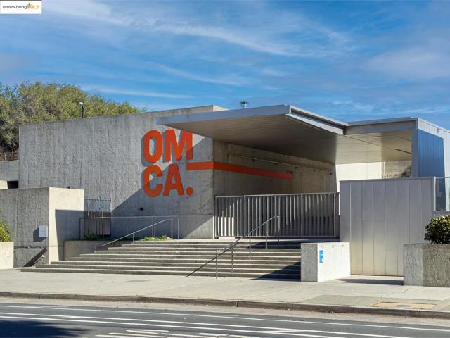 429 Euclid Ave, Oakland CA: https://media.crmls.org/mediaz/d5845c5d-4250-407a-b40d-240a38d2ef9c.jpg