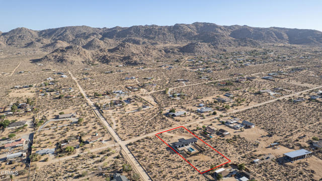 61464 Melton Trail, Joshua Tree CA: https://media.crmls.org/mediaz/d58491bd-559c-4235-8896-f40636e262e4.jpg