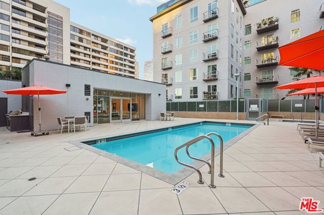 645 W 9th Street, Los Angeles CA: https://media.crmls.org/mediaz/d584d814-1ab8-4349-914b-81f7119bf200.jpg