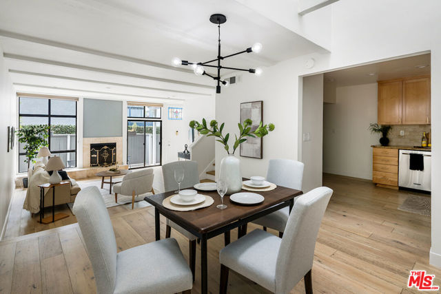 1425 Stanford Street, Santa Monica CA: https://media.crmls.org/mediaz/d5851f80-f110-4142-bda4-441d83c18189.jpg