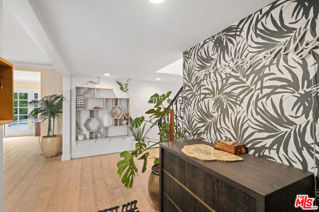 3156 Dona Emilia Drive, Studio City CA: https://media.crmls.org/mediaz/d5854c98-5c52-4165-899e-ca51a980dbee.jpg