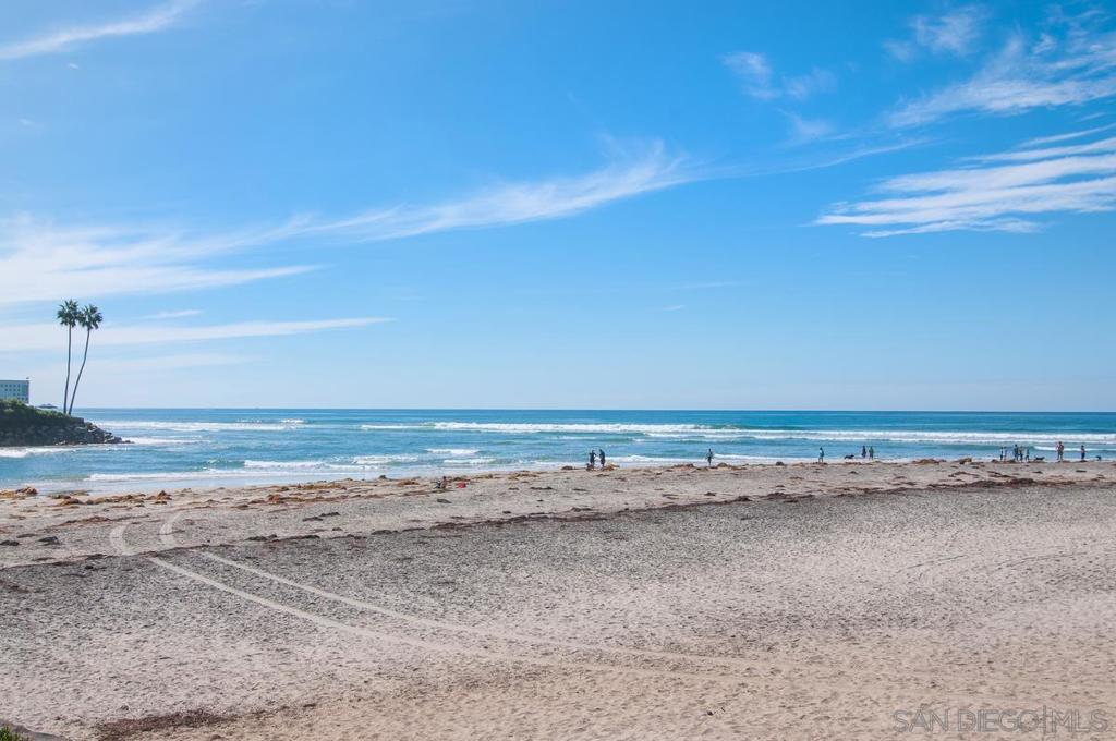 https://media.crmls.org/mediaz/d585509e-952e-4419-b457-de4973d3acb4.jpg?preset=X-Large