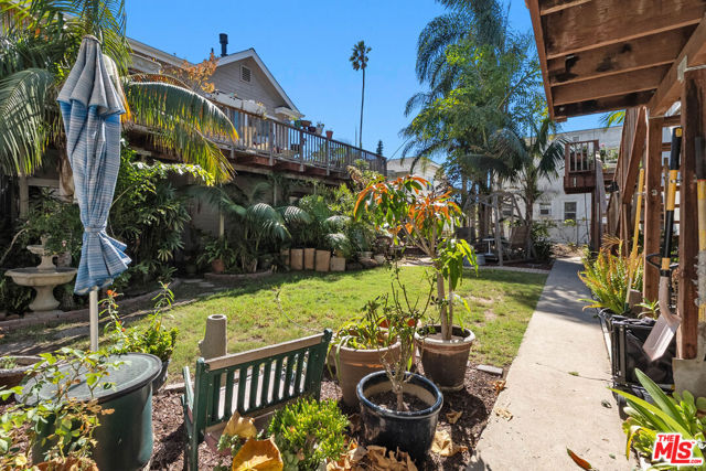 1525 Marcelina Avenue photo 4