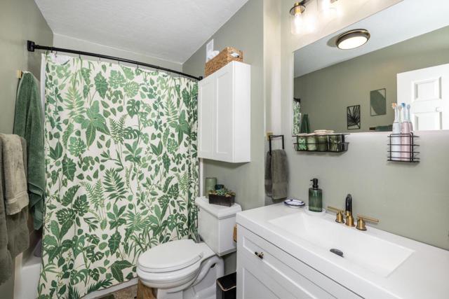 400 Davey Glen Road, Belmont CA: https://media.crmls.org/mediaz/d5873626-cc6a-4e84-91fb-86268aa38229.jpg