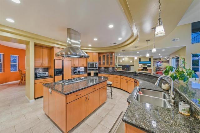 836 Camelot Pkwy, El Cajon CA: https://media.crmls.org/mediaz/d587898f-18f7-46d9-a18d-75fd34ab314e.jpg