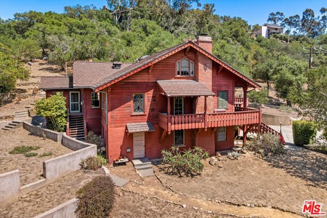 1060 Tremonto Road, Santa Barbara CA: https://media.crmls.org/mediaz/d587a125-9a74-4887-b074-d90c880754de.jpg