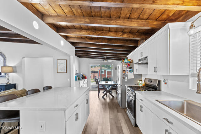 431 Palm Drive, Oxnard CA: https://media.crmls.org/mediaz/d5883c66-2c2e-445e-9124-bfeb0dfcebee.jpg