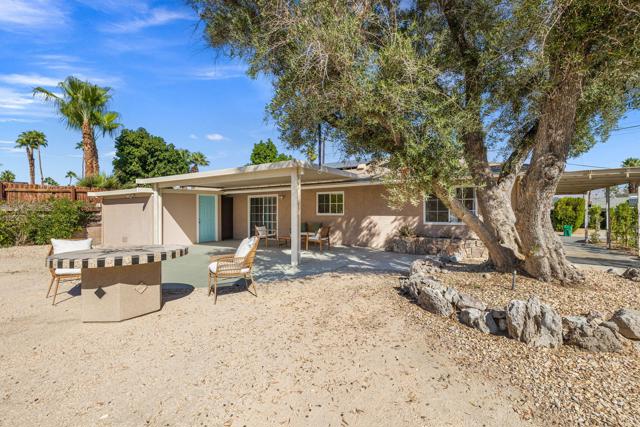 42245 Kansas Street, Palm Desert CA: https://media.crmls.org/mediaz/d58862e6-e21a-4130-a621-702e7a8d2aa4.jpg