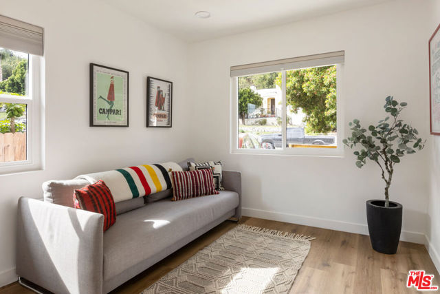 3330 Minto Court, Los Angeles CA: https://media.crmls.org/mediaz/d5896a9a-c99d-489f-a53f-0383450c8aec.jpg