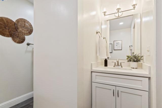 1743 Carmel Dr, Walnut Creek CA: https://media.crmls.org/mediaz/d58a5a6b-e768-43ba-8e0b-08e88e13a1c6.jpg